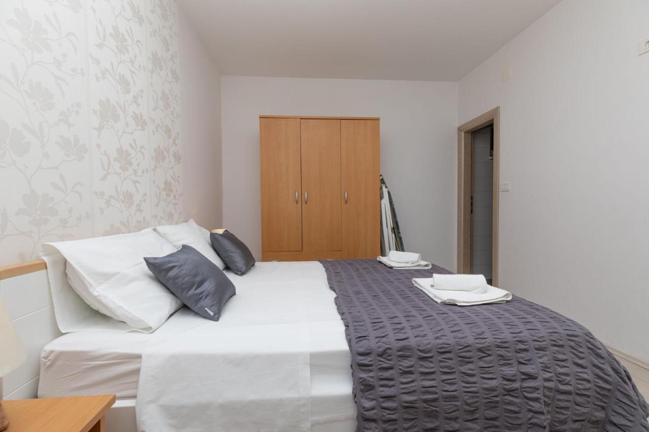 Apartments Empress Міміце Екстер'єр фото